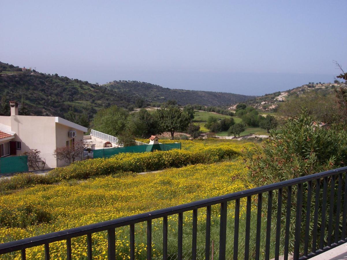 Bungalow With 2 Double Bedrooms In The Hills . בית נופש